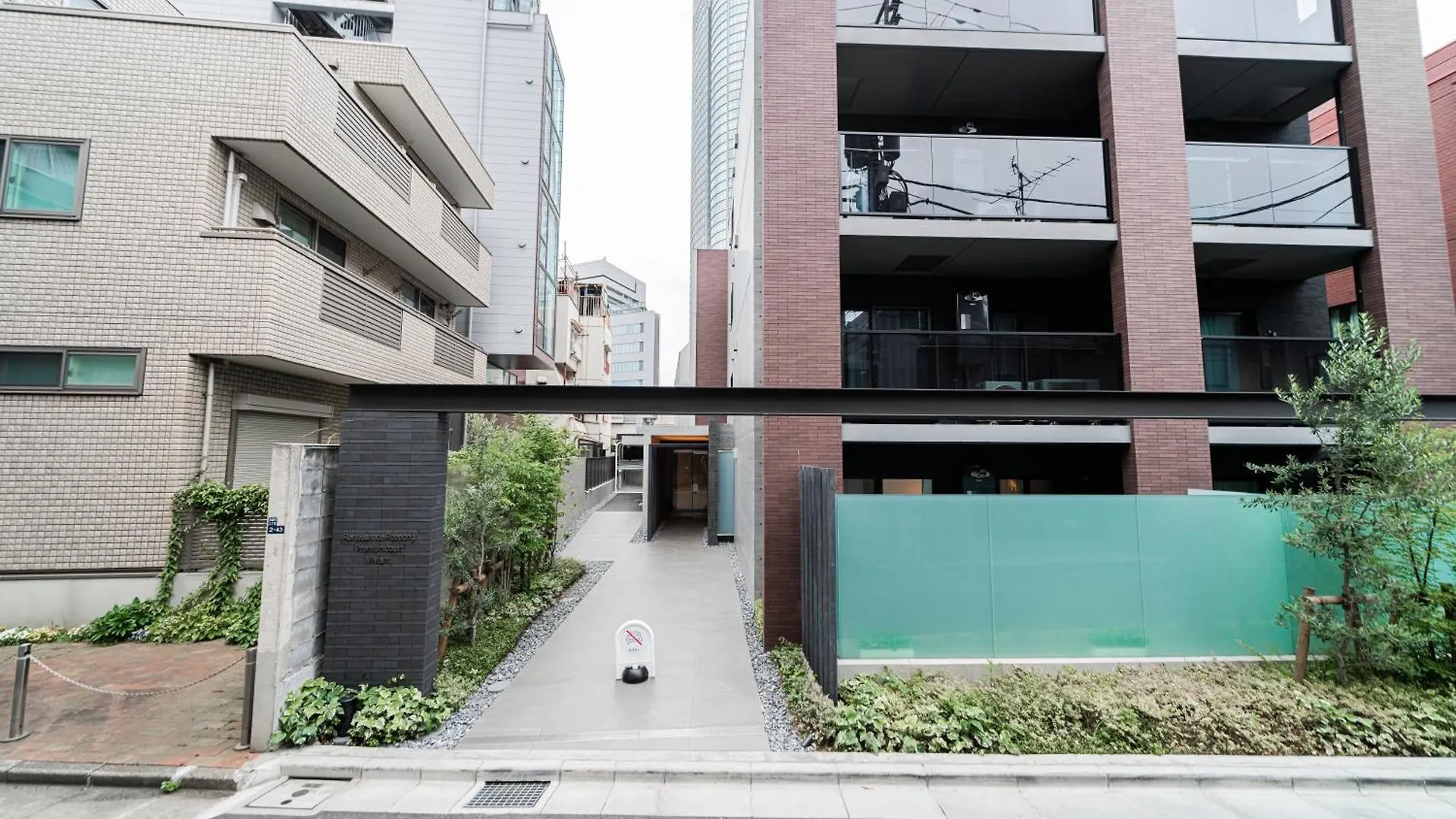 Roppongi Designer Apartment Newly Built 5 Minutes Walk To The Station Tokyo