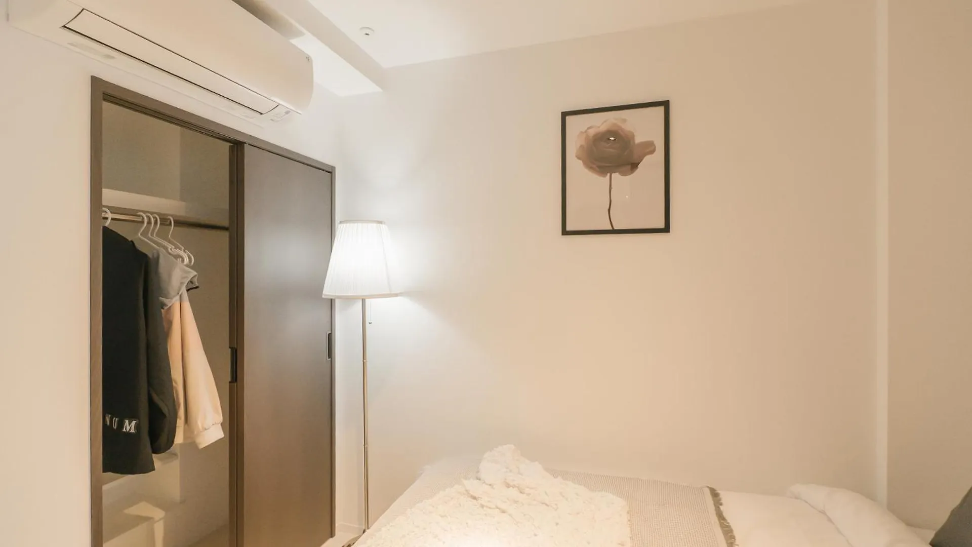 Roppongi Designer Apartment Newly Built 5 Minutes Walk To The Station Токио Япония
