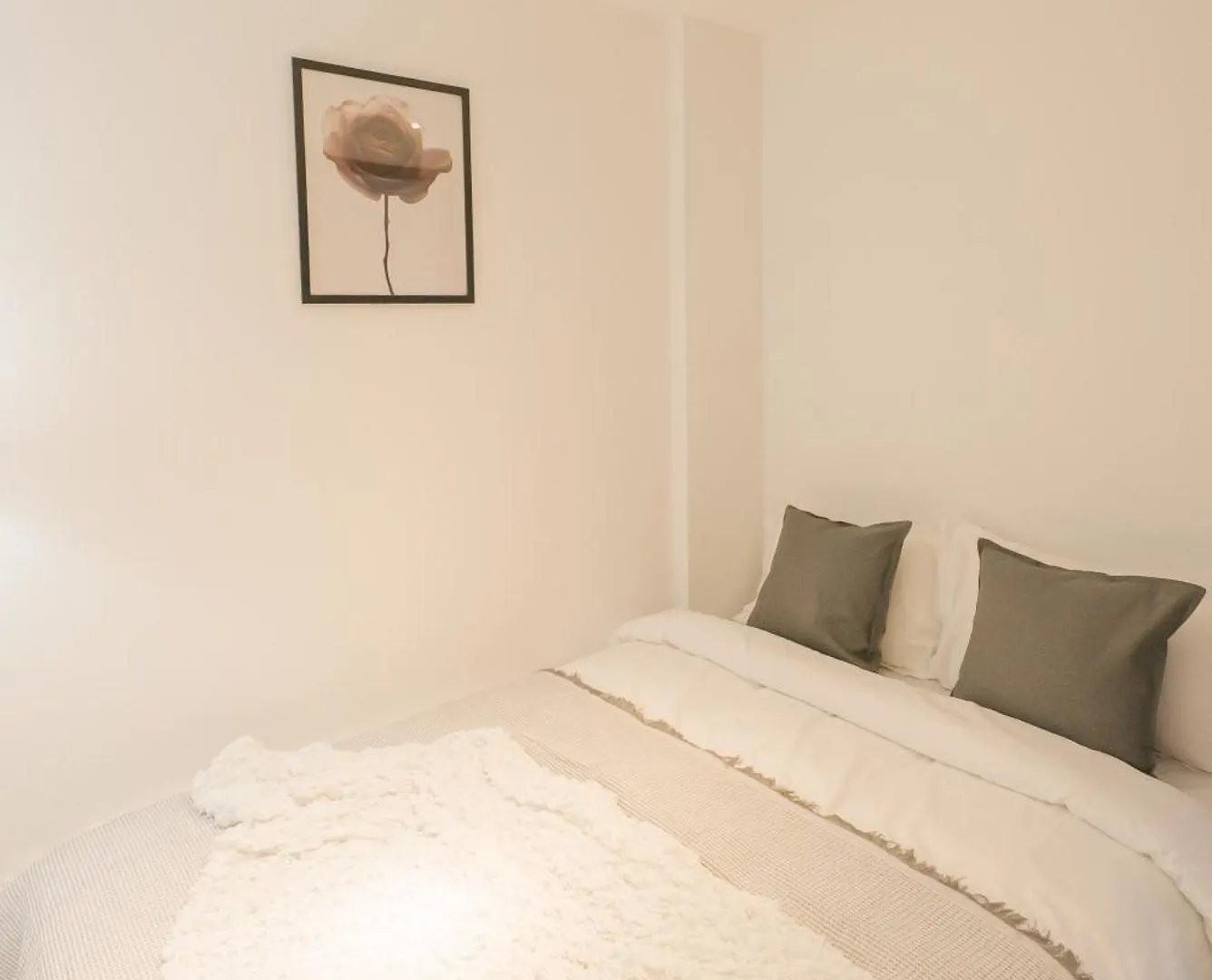 Roppongi Designer Apartment Newly Built 5 Minutes Walk To The Station Токио
