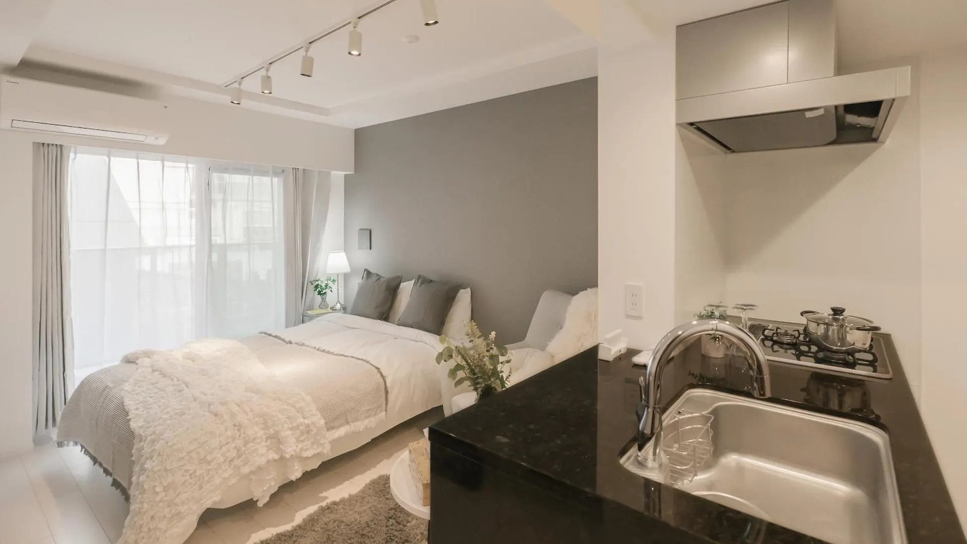 Roppongi Designer Apartment Newly Built 5 Minutes Walk To The Station Токио 0*,  Япония